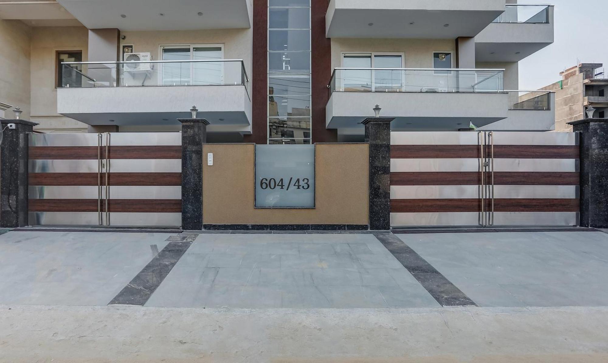 Collection O The Doors Near Appu Ghar Hotel Gurgaon Buitenkant foto