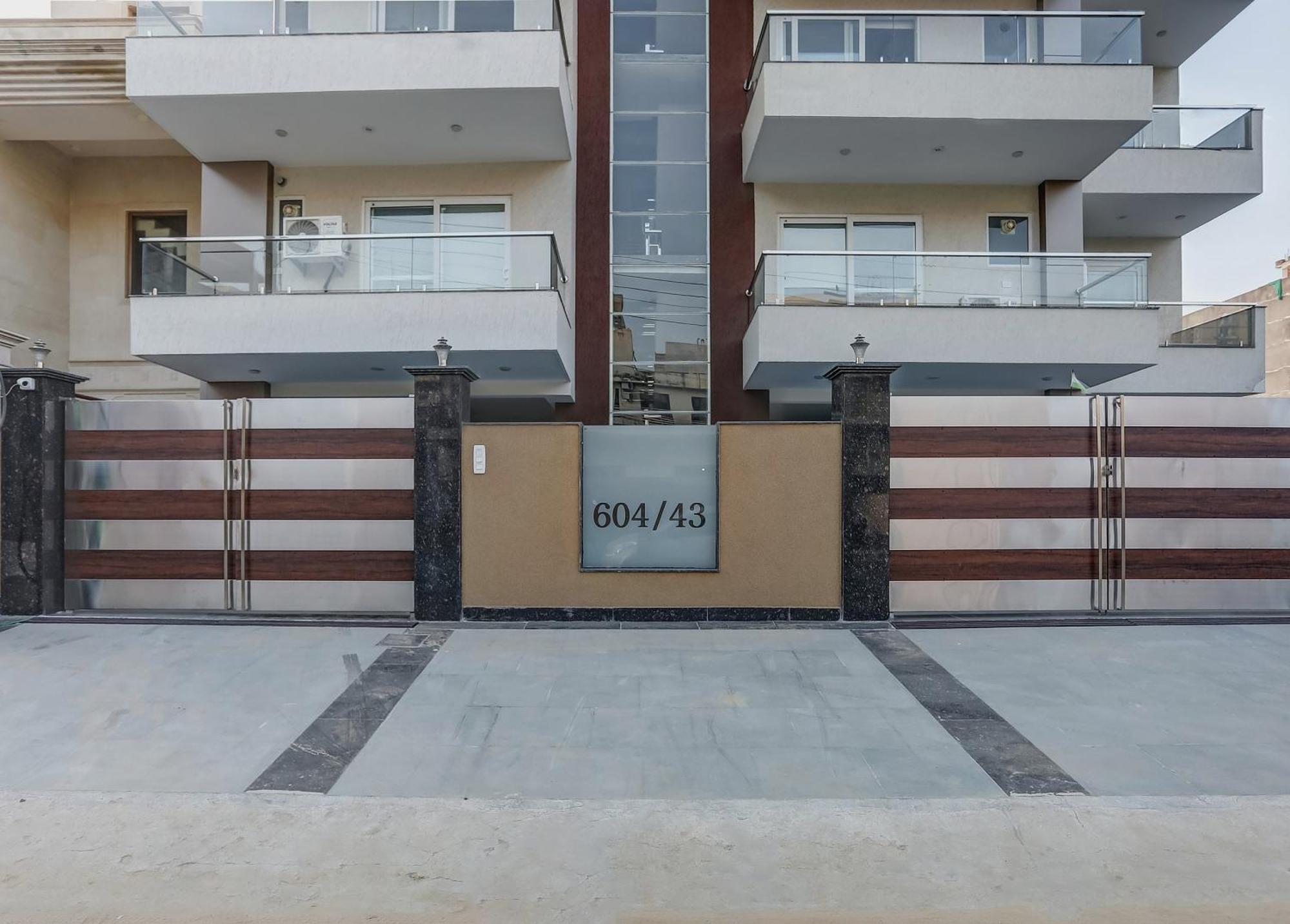 Collection O The Doors Near Appu Ghar Hotel Gurgaon Buitenkant foto